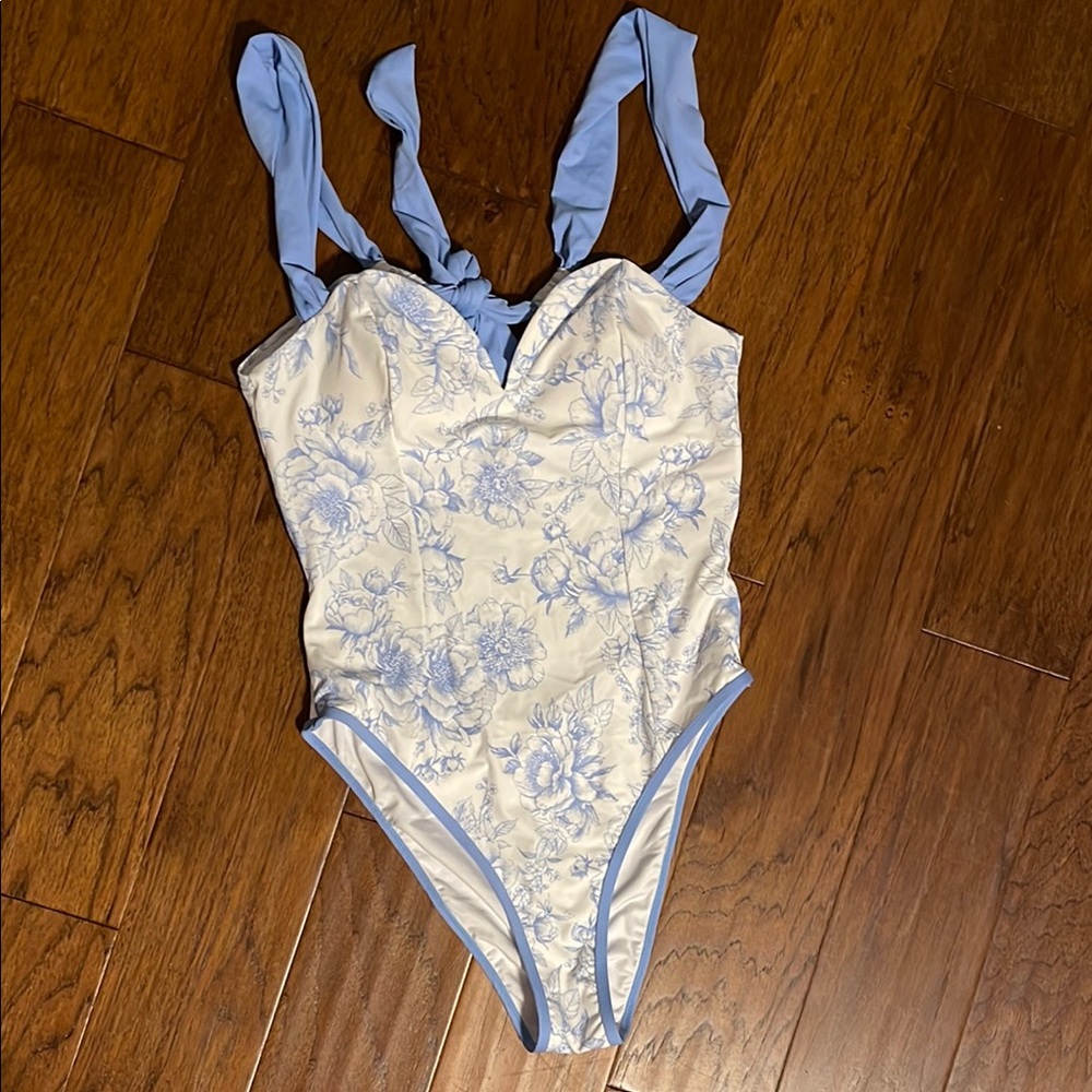 Cupshe Blue Floral One-Piece Swimsuit